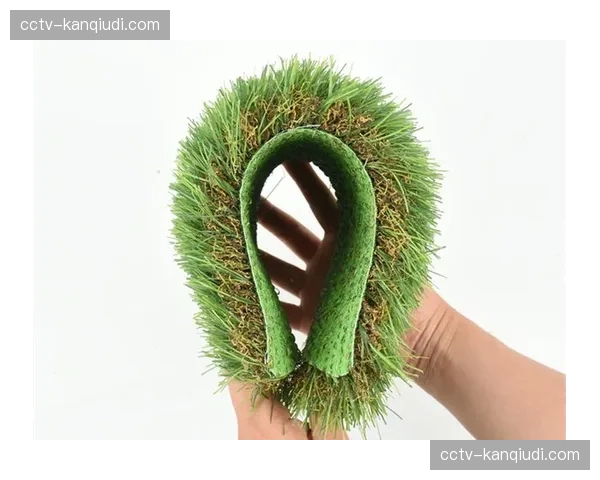 专业足球场草皮更换潮,多家俱乐部选用混合草以提升防守滑铲条件