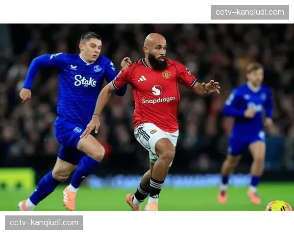 观点:曼联“双翼齐飞”战术失效,边后卫内收新阵遭遇严峻挑战